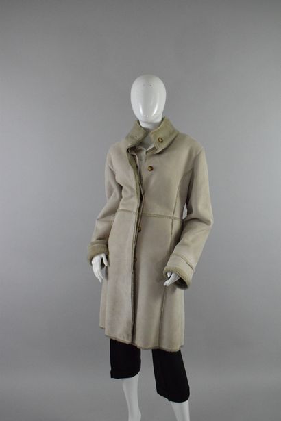 null WEILL

Grey suede coat with fur-like interior. 
Size : 40 approx.