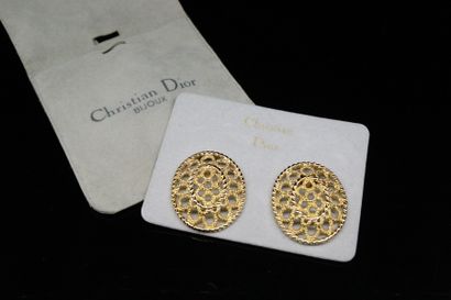 null CHRISTIAN DIOR

Very rare pair of oval ear clips in openwork gold metal, all...
