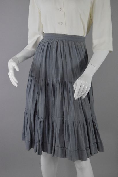 EMMANUELLE KHANH

Grey pleated summer skirt...