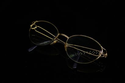 null BOUCHERON 

Pair of gold-plated eyeglasses. 

In their case.