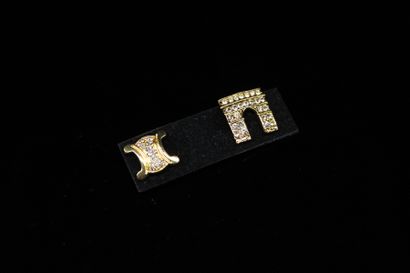 null CELINE

Set of two metal and rhinestone pins:
- Arc de Triomphe. Signed. 12...