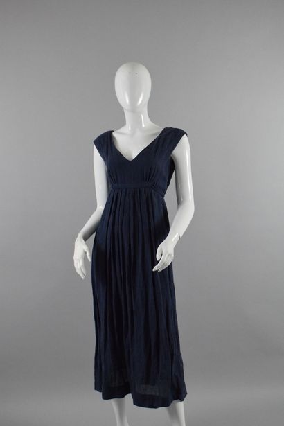 null WEEKEND MAX MARA

Navy blue long sleeveless summer dress.
Empire waist, lightly...