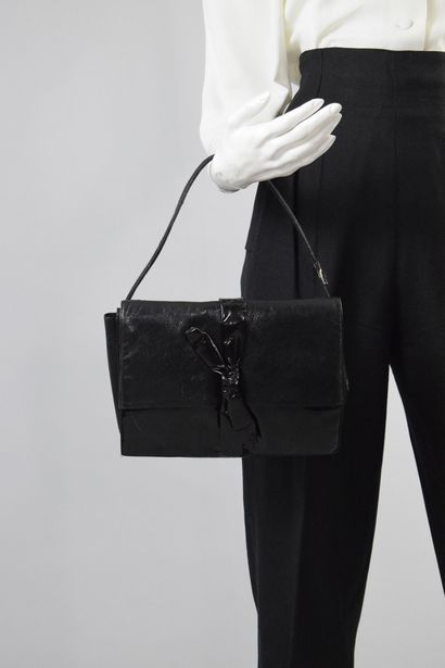 null THE LUGGAGE 

Small black hand or shoulder bag in leather and glazed leather,...