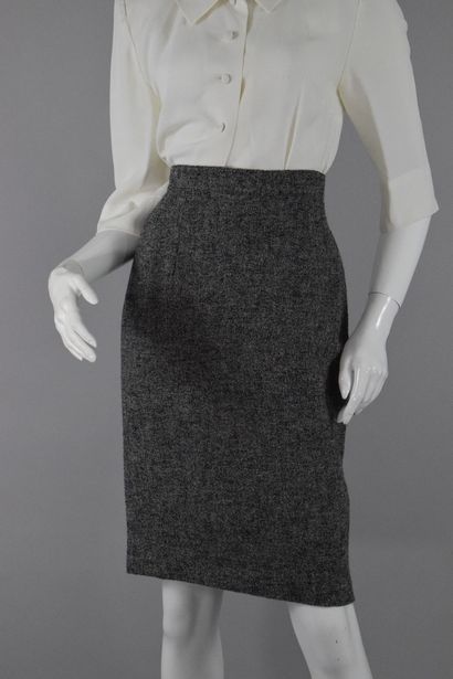 null EMMANUELLE KHANH

Grey wool blend pencil skirt. 
Size: 38 approx.