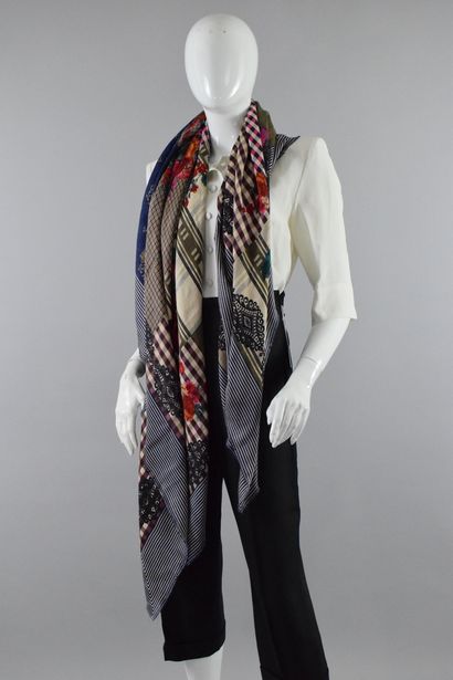 null SOULEDADO

Large square shawl with stripes and checks and large central floral...
