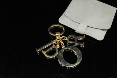 null CHRISTIAN DIOR

Key ring in gilded metal, the four letters D.I.O.R. in pendants....