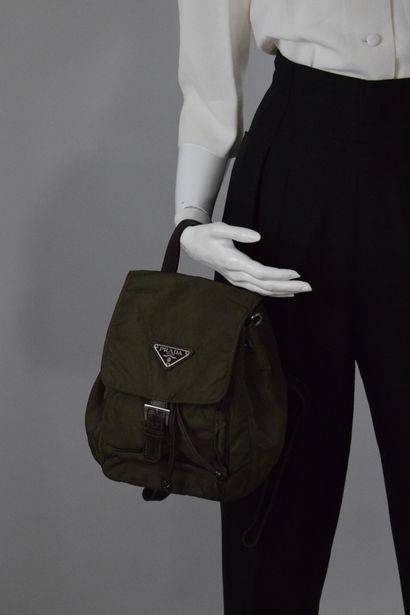 null PRADA 

Small backpack in canvas and khaki leather, silver jewelry. 
Slight...
