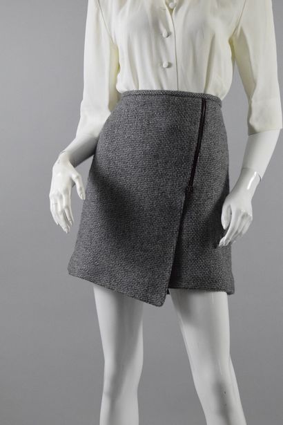 null MONTANA, CAROLL, VARIOUS 

Lot of four skirts including : 
- Montana blu a beige...