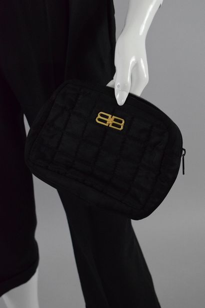 null BALENCIAGA
Circa 1990

Black nylon handbag, double "B" gilded on one side, zip...