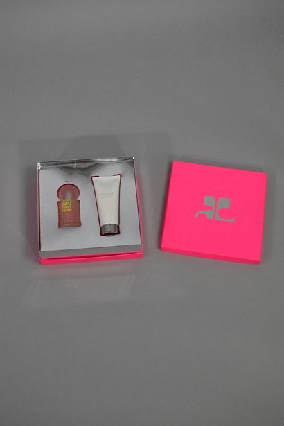 null COURREGES 

Fuchsia pink box "Hyper fresh" containing a perfume and a cream....