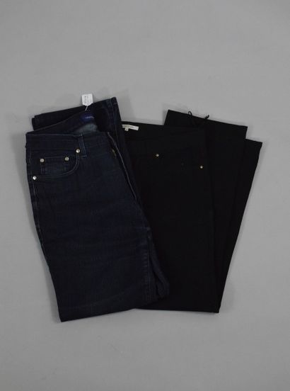 null TRUSSARDI, GERARD DAREL

Lot composé de deux jeans, l'un noir et l'autre en...
