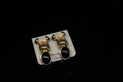 null CHRISTIAN DIOR
Circa 1980

Rare pair of articulated ear clips in gilded metal...