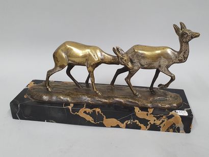 null ROCHARD Irenée (1906-1984)
Deux biches 
bronze à patine argenté sur socle en...