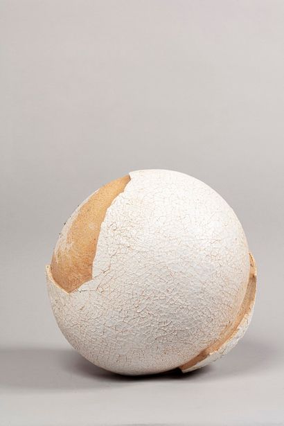 null TULLIO Anita, 1935-2014
Eggshell sphere
Sculpture in cracked terra cotta (tiny...