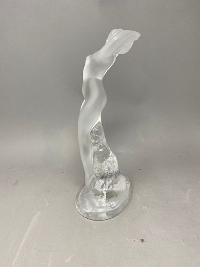 null Lalique France
La Baigneuse
Cristal moulé et sablé. Signé.
H. : 24 cm.