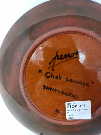 null PERROT René (1912-1979)
Assiette en céramique émaillée rouge et noir, titrée...
