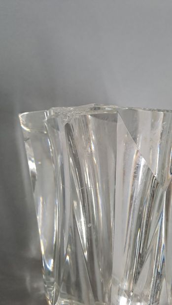 null DAUM France, grand vase signé
36 x 30 cm

On y joint un vase en cristal SAINT...
