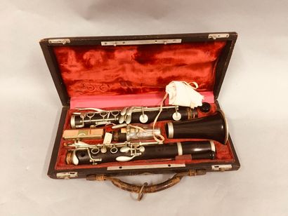 A SELMER clarinet, n° -556, with case.

50/80...