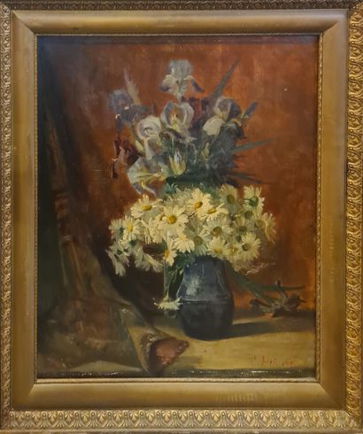 null HEINRICH G. (XX)
Bunch of flowers 
Oil on canvas signed lower right
marks of...