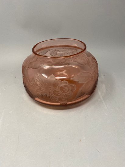 null LEGRAS - pink glass vase with ovoid body and open neck engraved with flowers,...