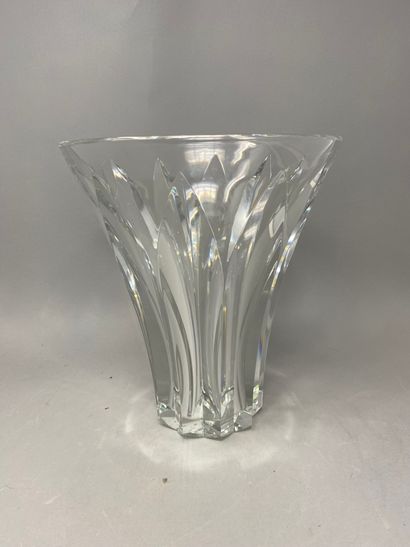 BACCARAT, vase model Pauline in cut crystal
24...