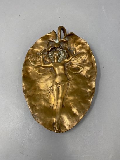 Alexandre VIBERT (1847-1909) Alexandre VIBERT (1847-1909)
Vide-poche en bronze doré,...