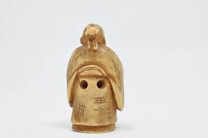 JAPON - XXème siècle JAPON - XXème siècle
Nestuke en ivoire sculpté d'un homme à...