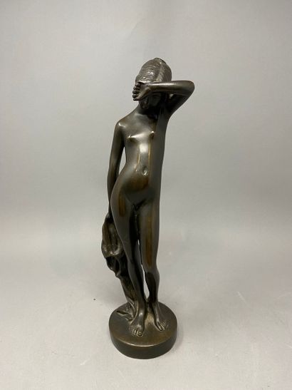 Anonyme, jeune femme, Bronze non signé, hauteur 20 cm Anonyme, jeune femme, Bronze...