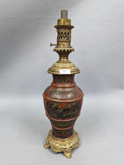 Lampe à pétrole d'époque Napoléon III, en bronze, cuivre et laiton ciselé et patiné...