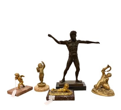 Ensemble de 5 bronzes : Ensemble de 5 bronzes : 

Lanceur de lance, à l'antique
36...