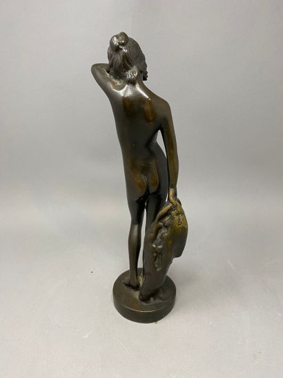 Anonyme, jeune femme, Bronze non signé, hauteur 20 cm Anonyme, jeune femme, Bronze...