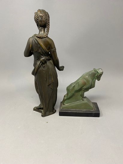 DUBOY Paul (1830-1887), femme vêtue à l'antique tenant un oiseau dans sa main DUBOY...