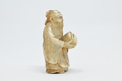JAPON - XXème siècle JAPON - XXème siècle
Nestuke en ivoire sculpté d'un homme à...