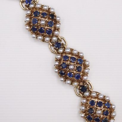 null Case of Madame X, Greece.
Bracelet in 14K gold (585), articulated with oval...