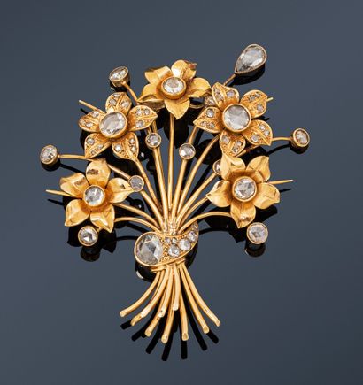 null Large brooch bouquet of flowers in 18K (750) gold, set with round rose-cut diamonds,...