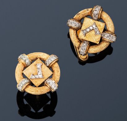 null Case of Madame X, Greece.
Pair of cufflinks in 18K (750) gold with 8/8 round...
