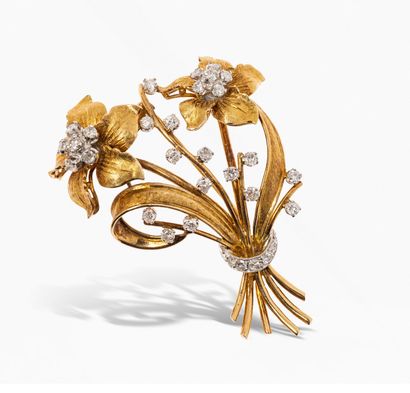 null 18k (750) yellow gold and platinum clip, representing a bouquet of flowers,...