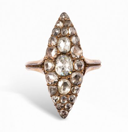 Marquise ring in 9K (375) gold, paved with...