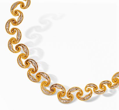 null Set in 18K (750) gold comprising: an articulated necklace of falling entangled...