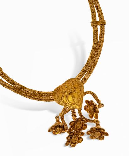 null Ecrin de Madame X, Grèce.
ZOLOTAS
Parure en or 18K (750) comprenant : un collier...