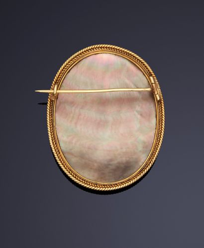 null 18K (750) gold brooch, decorated with a polychrome micromosaic representing...