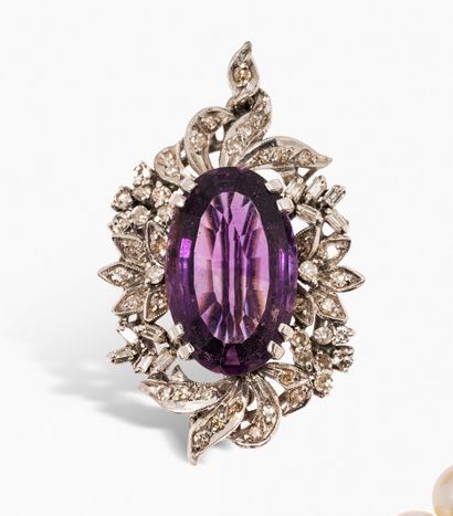 null 18K (750) white gold pendant-brooch, set with a large oval amethyst, surrounded...
