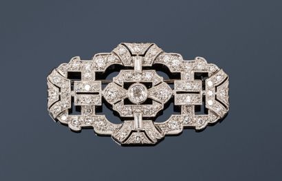18K (750) white gold and platinum plate brooch...