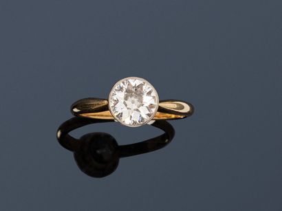 null Ring in 18K (750) gold, set with a round old-cut diamond. 
Finger size : 56....