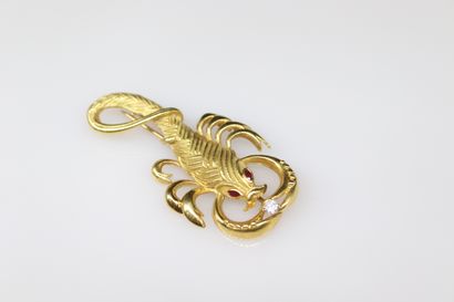 null 14K (585) gold brooch representing a scorpion, the eyes in ruby, holding in...