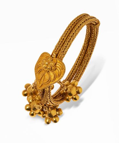 null Ecrin de Madame X, Grèce.
ZOLOTAS
Parure en or 18K (750) comprenant : un collier...