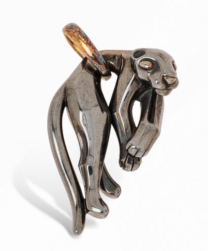 null CARTIER

Silverplatinium (black silver) pendant with a panther, the vermeil...