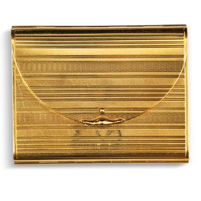 VAN CLEEF & ARPELS Poudrier en or 18K (750) guilloché en forme d'enveloppe, recélant...