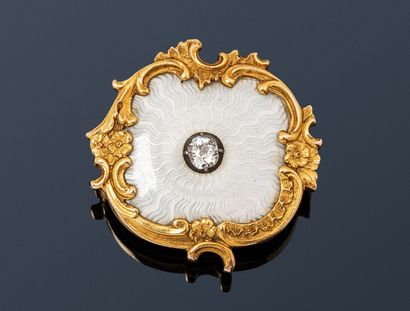 null Gold, enamel and diamond brooch. Saint Petersburg, early
of the 20th century.
White...