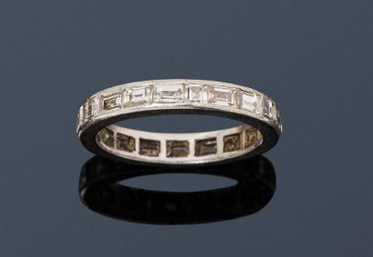 null American wedding band in platinum, set with calibrated diamonds. 
Finger size...